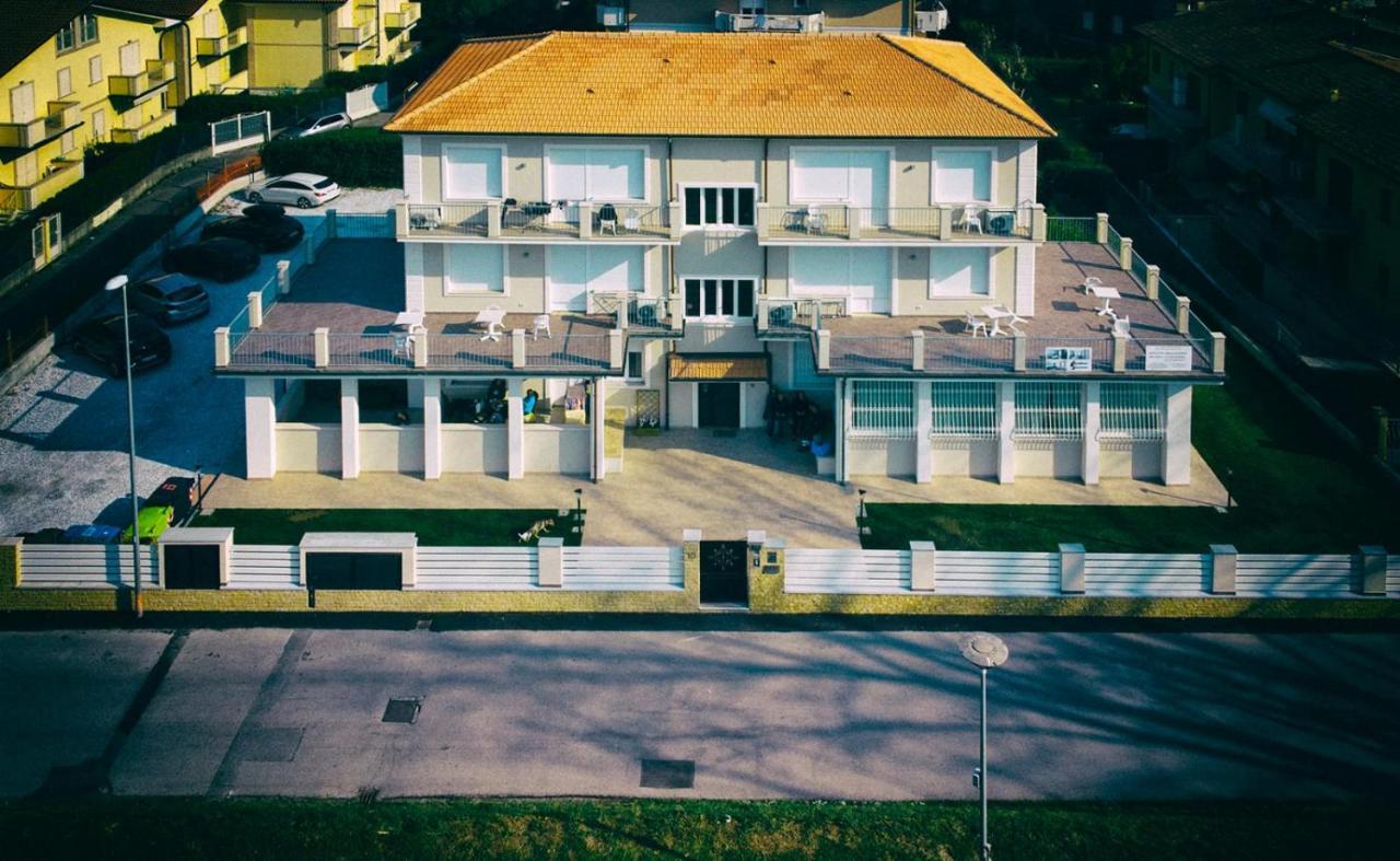 Residence Deamarina Marina di Massa Exterior foto